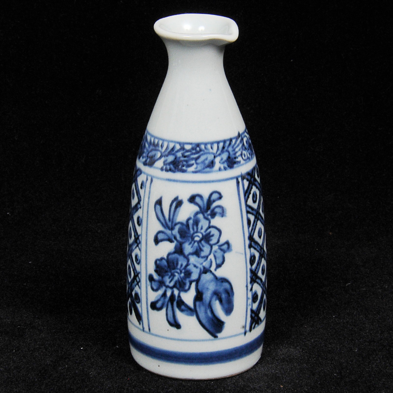 Conjunto para sakê em porcelana japonesa, decorado em azul com... - foto 3 de 5