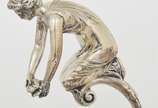 WMF (1853),  - WMF Conjunto para licor em metal prateado alemão Art Nouveau - Bandeja oblonga ornada com alça perdida rematada por figura feminina. Pés lavrados com 