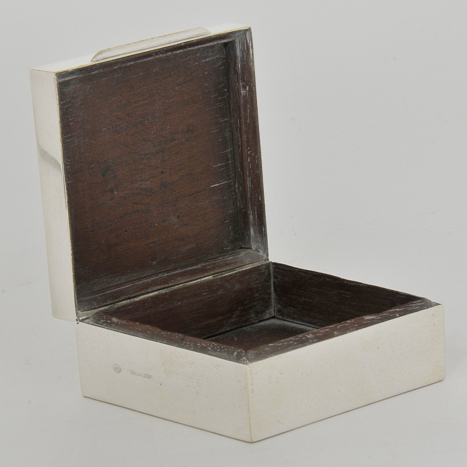 Caixa quadrangular para cigarros, de mesa, em prata, possivelmente... - foto 4 de 4