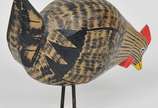 Lote composto de quatro esculturas em madeira p... - Lote composto de quatro esculturas em madeira pintada  e duas em cerâmica representando aves.<br><br>Lote não exposto. Em caso de arremate, a re...