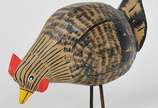 Lote composto de quatro esculturas em madeira p... - Lote composto de quatro esculturas em madeira pintada  e duas em cerâmica representando aves.<br><br>Lote não exposto. Em caso de arremate, a re...