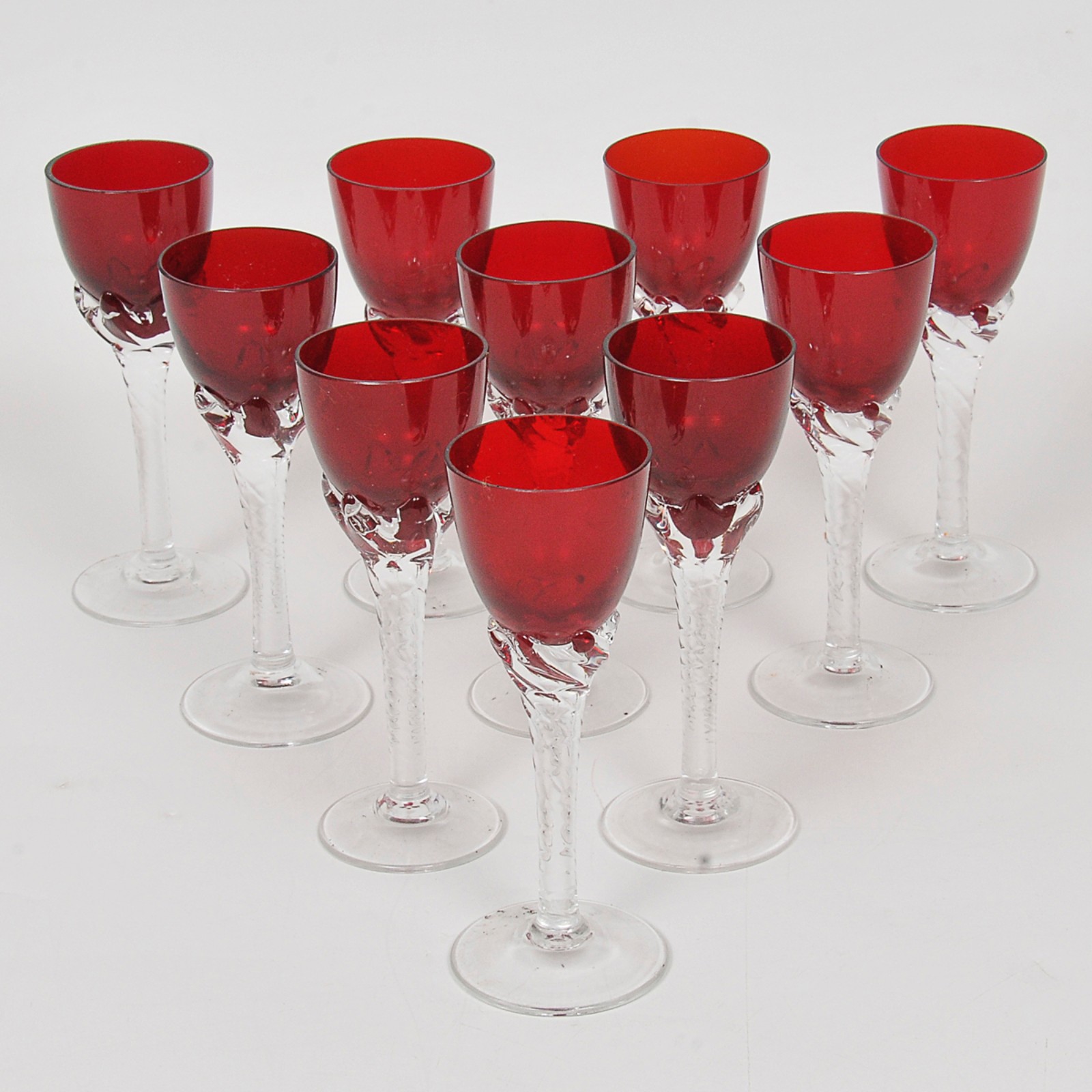 Conjunto de 20 taças para licor em fino cristal na cor rubi com pé... - foto 1 de 3