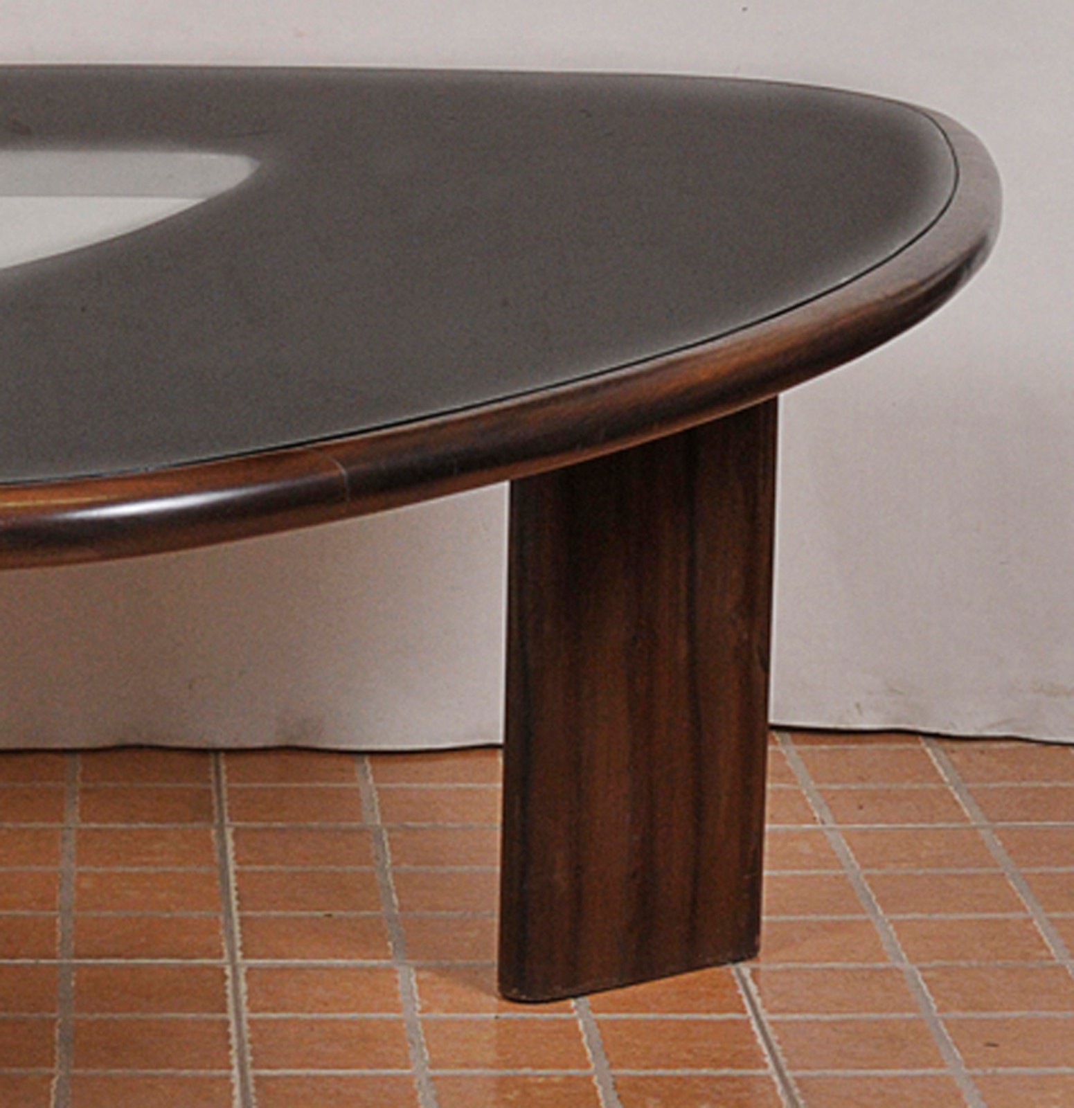 Elegante mesa de jantar confeccionada em jacarandá maciço dita "giz"... - foto 2 de 2