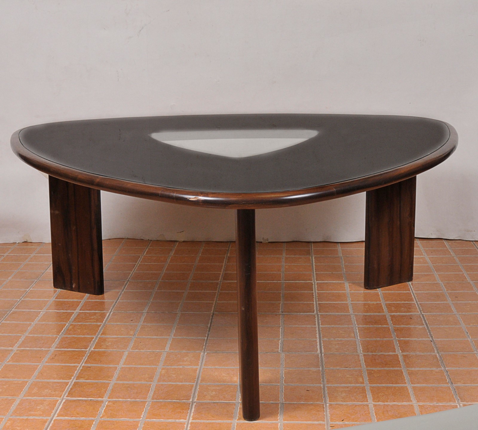 Elegante mesa de jantar confeccionada em jacarandá maciço dita "giz"... - foto 1 de 2