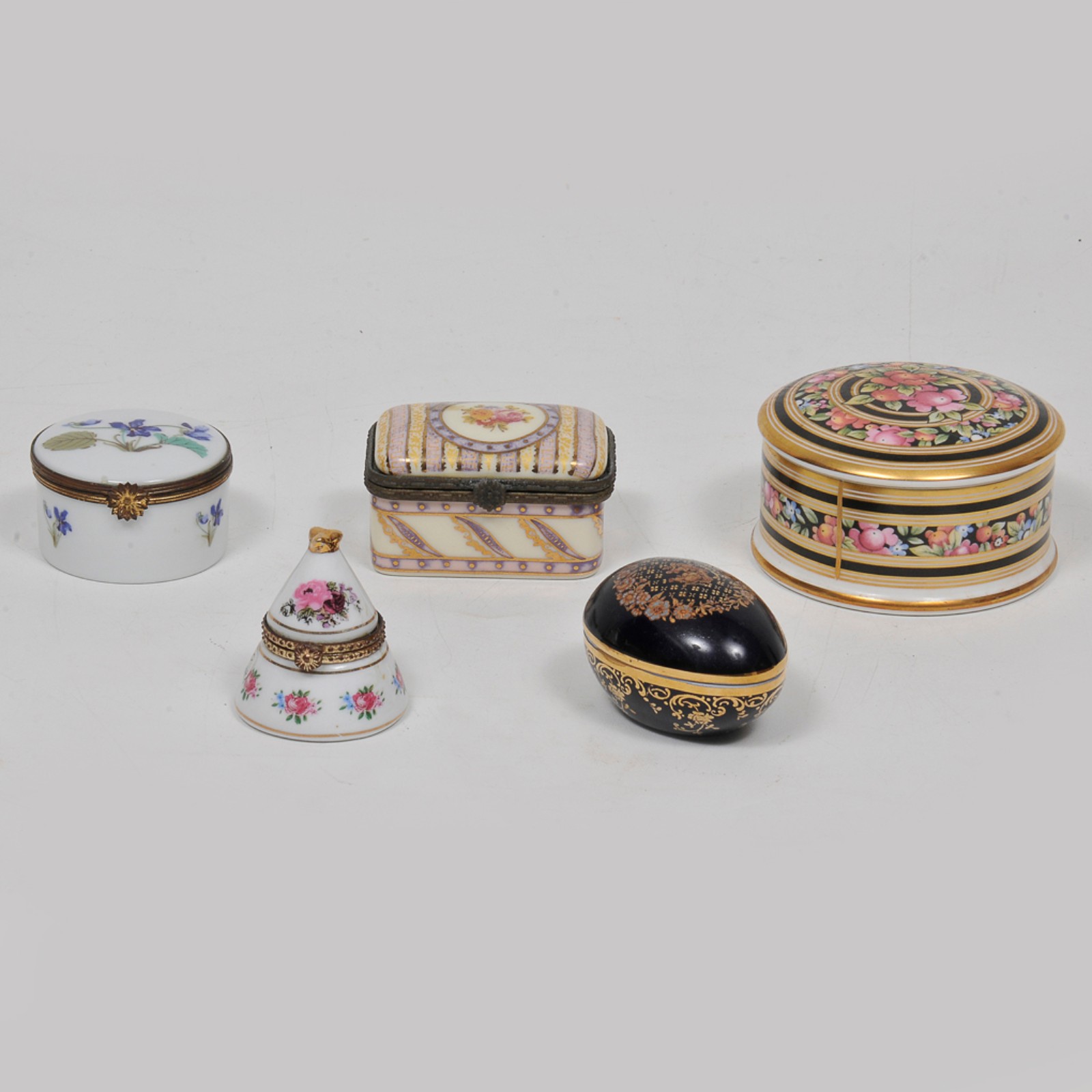 Lote constando 5 caixinhas em porcelana de coleção sendo: um limões... - foto 1 de 10
