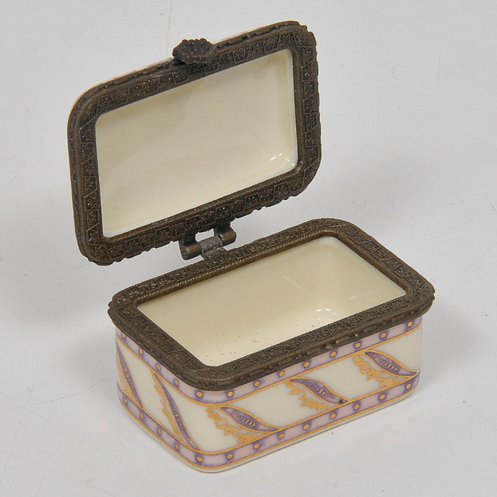 Lote constando 5 caixinhas em porcelana de coleção sendo: um limões... - foto 2 de 10