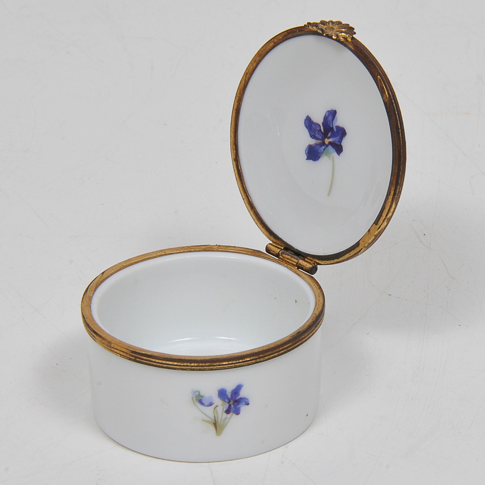 Lote constando 5 caixinhas em porcelana de coleção sendo: um limões... - foto 4 de 10