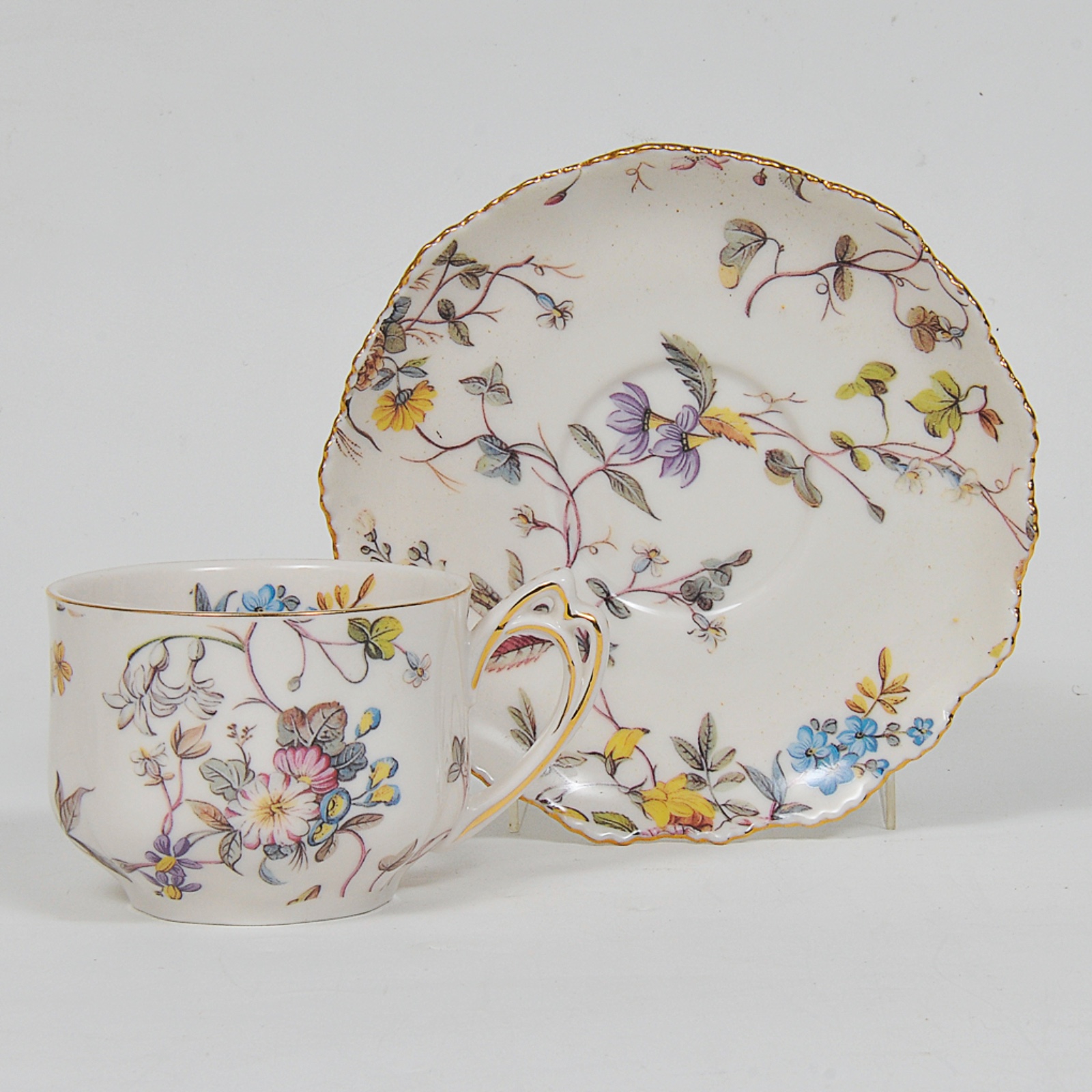 Conjunto com 4 xícaras com pires para chá em porcelana nacional grife... - foto 6 de 6