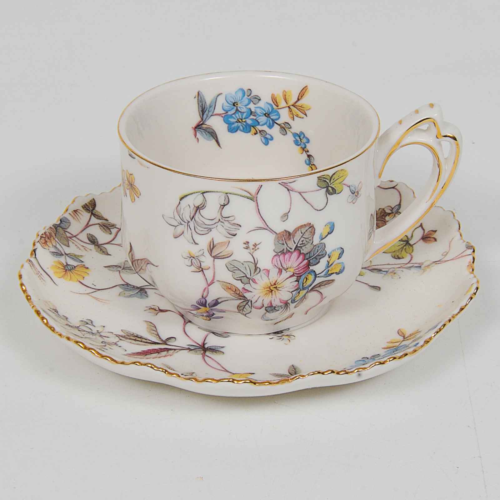 Conjunto com 4 xícaras com pires para chá em porcelana nacional grife... - foto 3 de 6