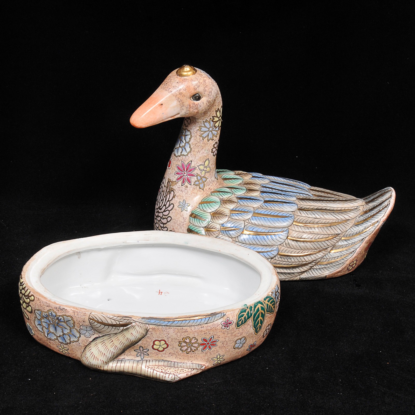 Terrina em porcelana chinesa policromada, moldada no formato de pato... - foto 2 de 6