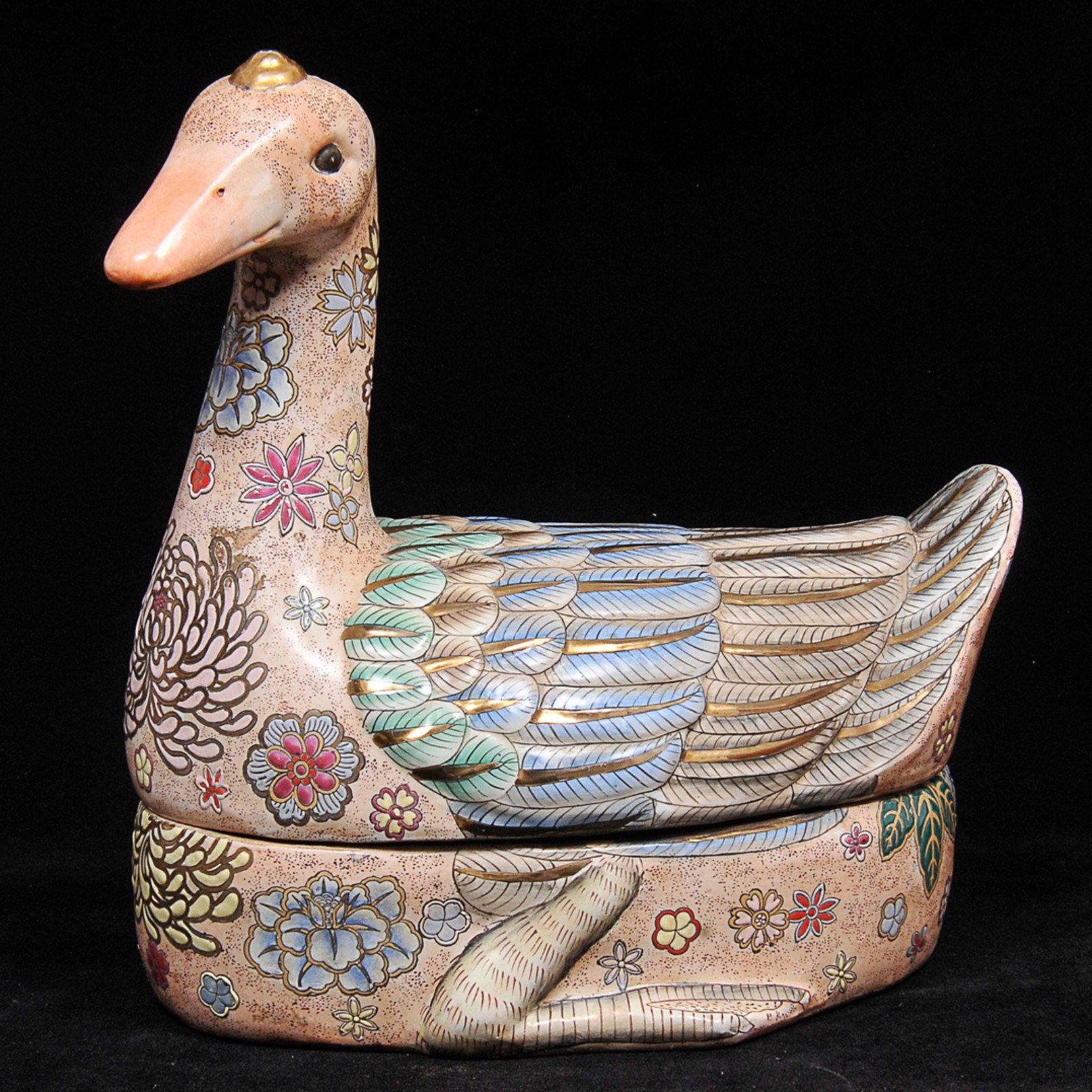 Terrina em porcelana chinesa policromada, moldada no formato de pato... - foto 1 de 6