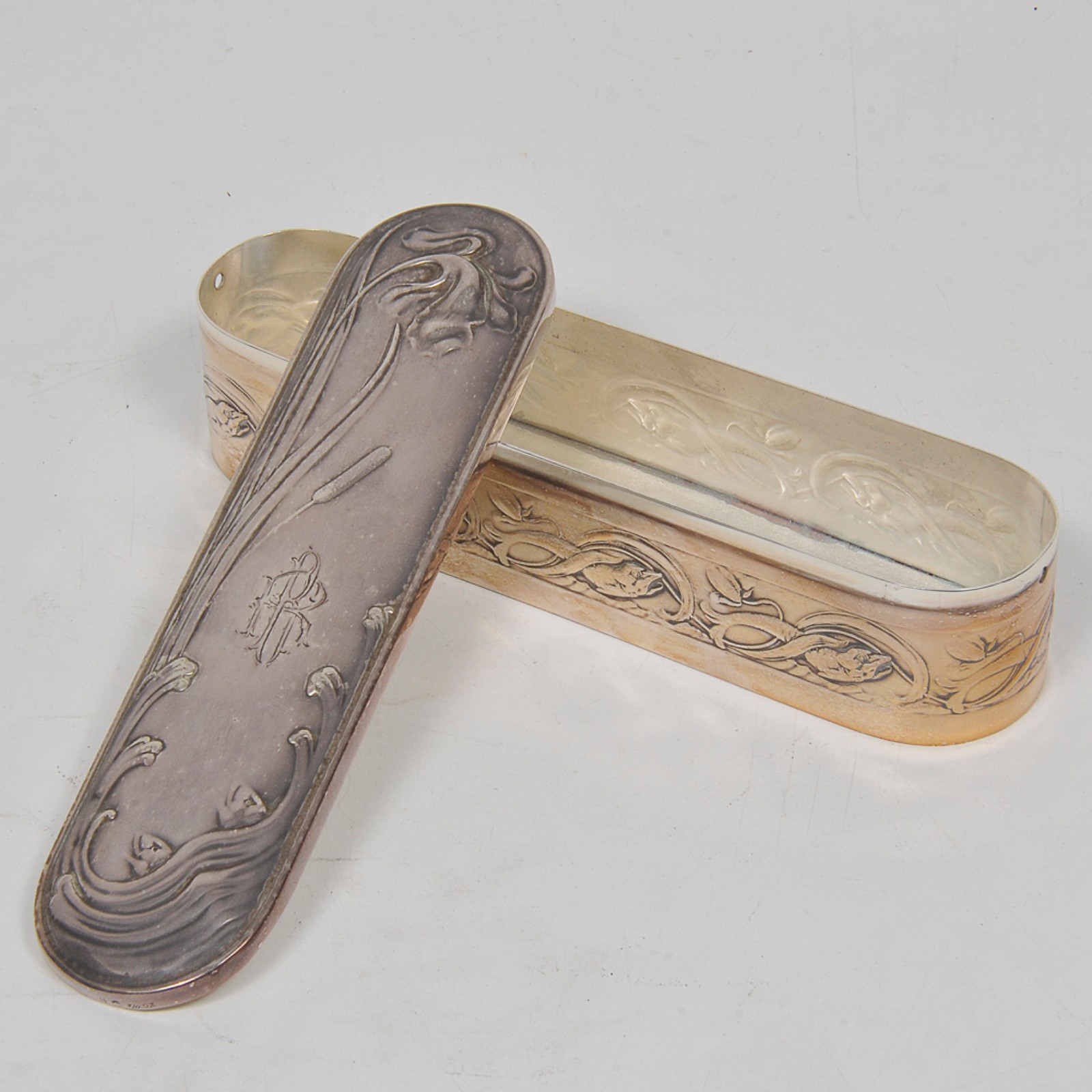 Caixa retangular Art Nouveau para escova de roupa em metal prateado... - foto 2 de 3