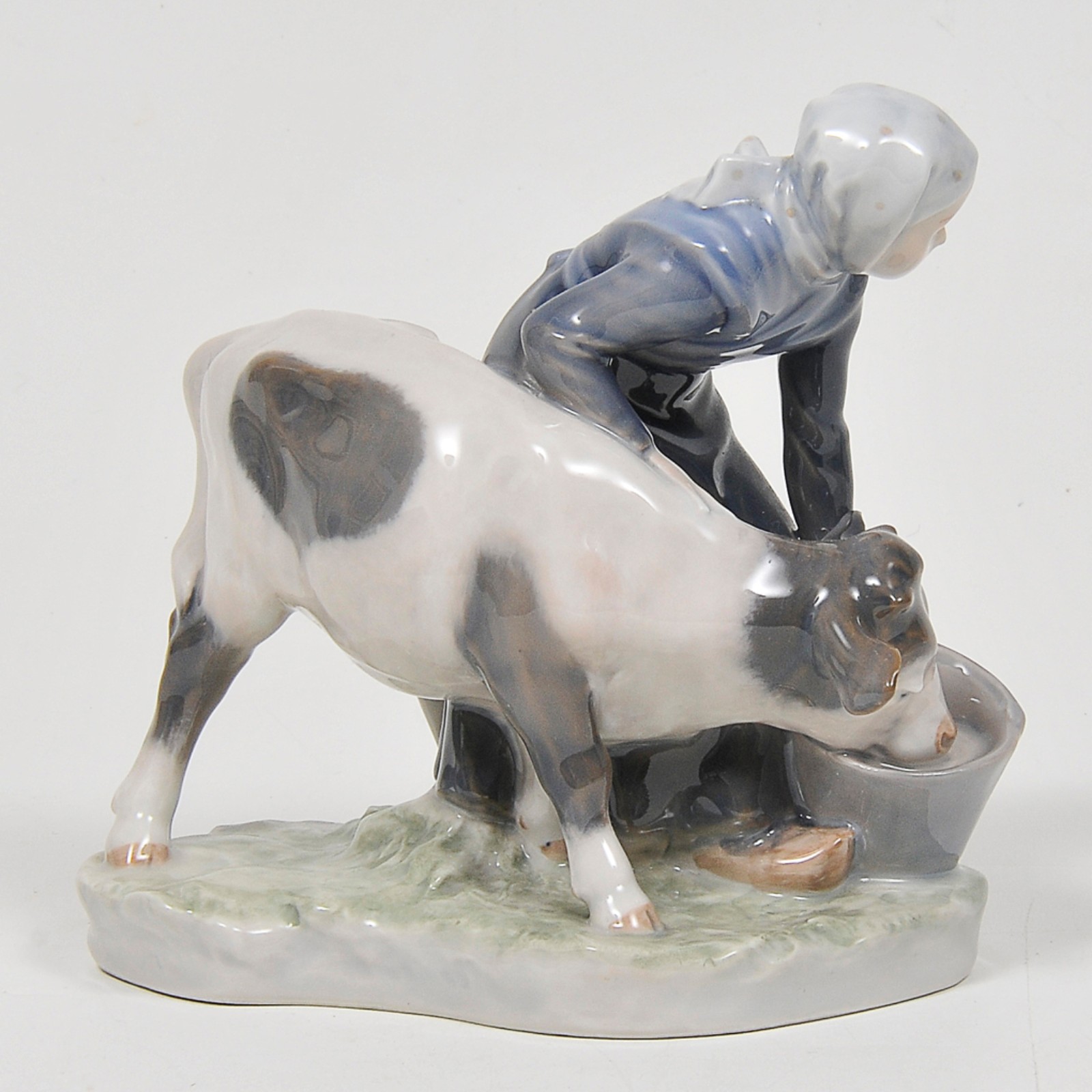 Pequeno grupo escultórico em porcelana dinamarquesa Royal Copenhagen... - foto 2 de 4