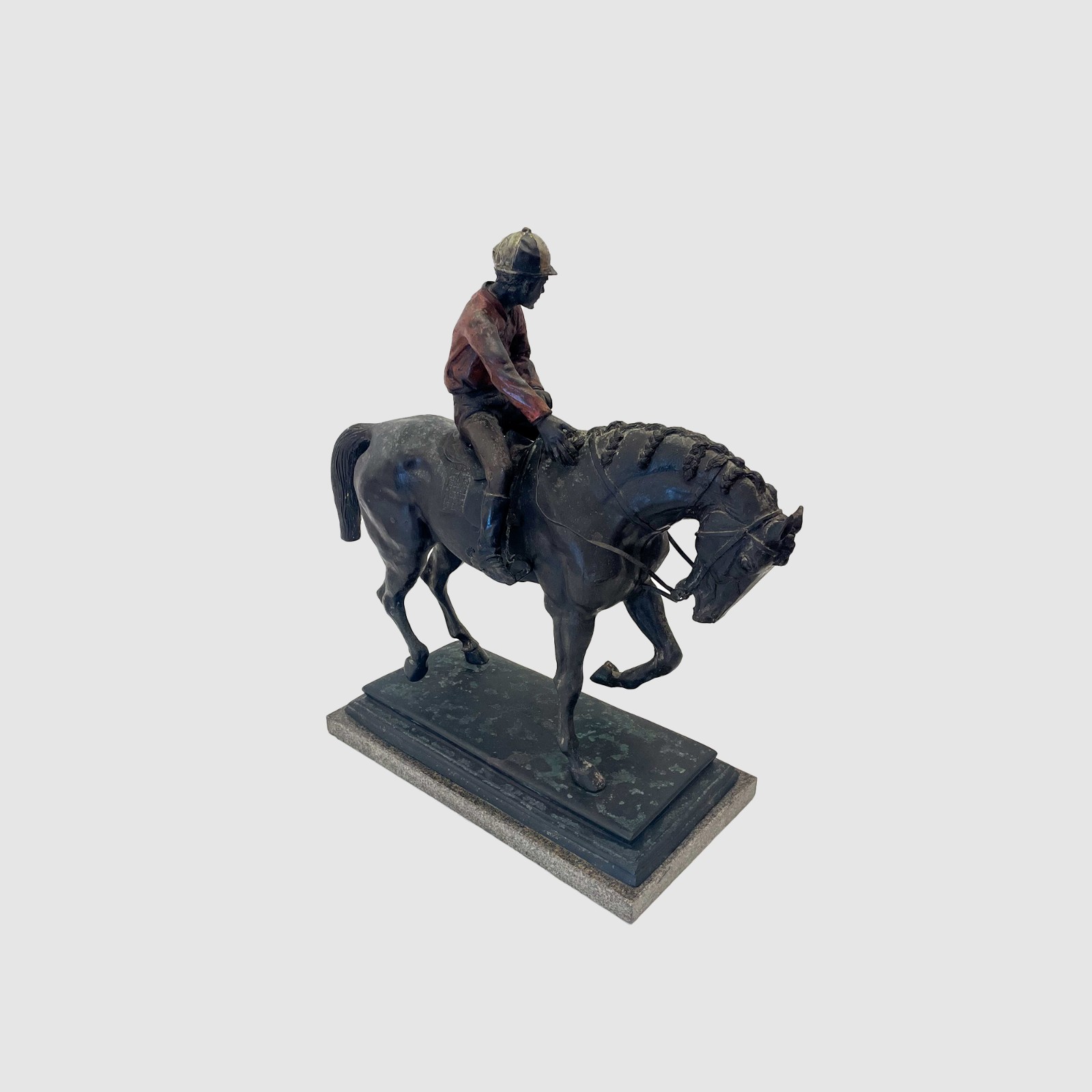 Escultura em bronze patinado representando Jockey no Cavalo ricamente... - foto 2 de 4