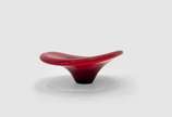 Cinzeiro em vidro artístico de Murano na cor ve... - Cinzeiro em vidro artístico de Murano na cor vermelho e magenta com design oval, Déc.80.<br>Ex - Coleção Carlos Ferreira