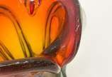 Centro de mesa em vidro artístico de murano tra... - Centro de mesa em vidro artístico de murano translúcido com decoração de bolhas internas e altas laterais. 
