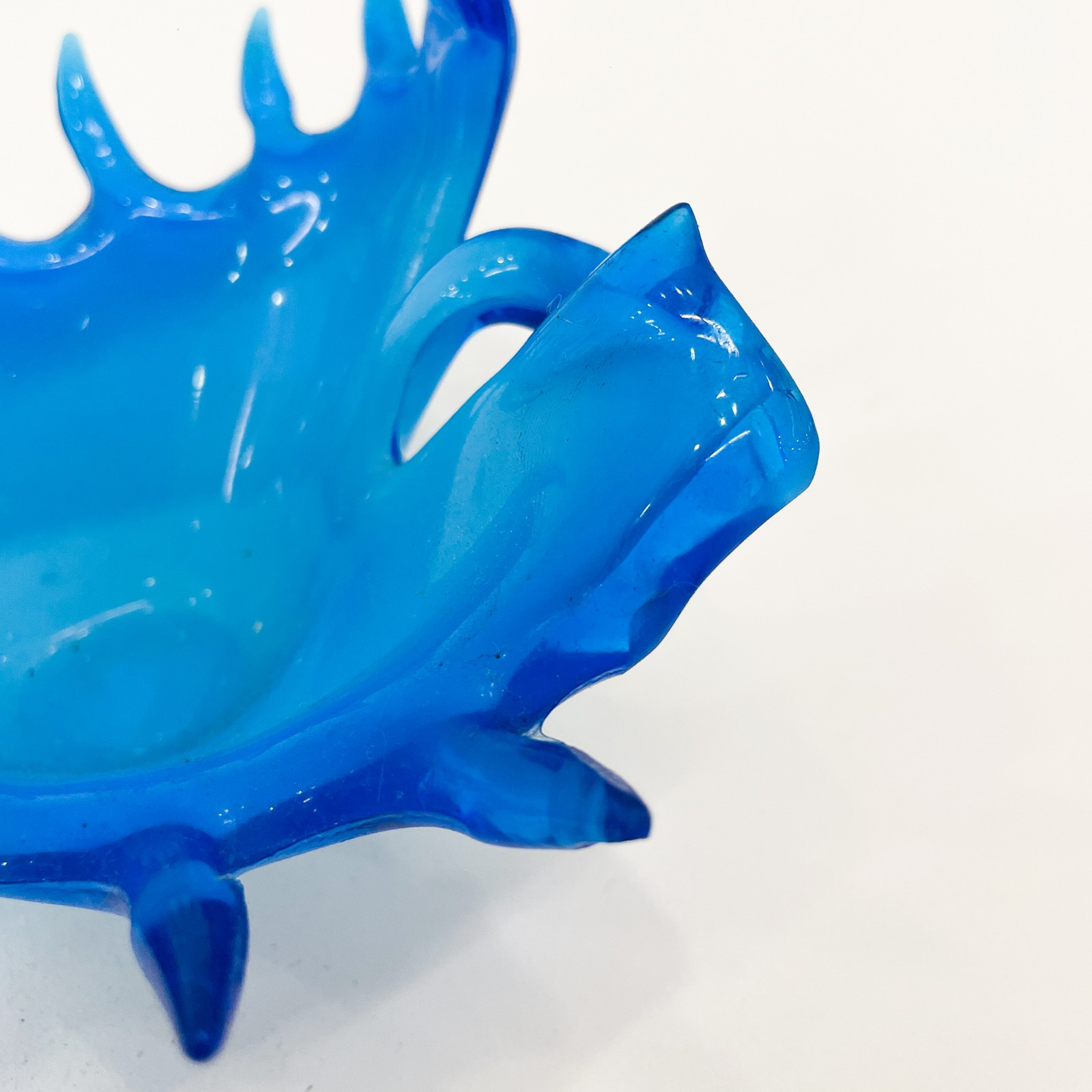 Cinzeiro em vidro de murano com borda dentada em nas cores azul... - foto 3 de 3