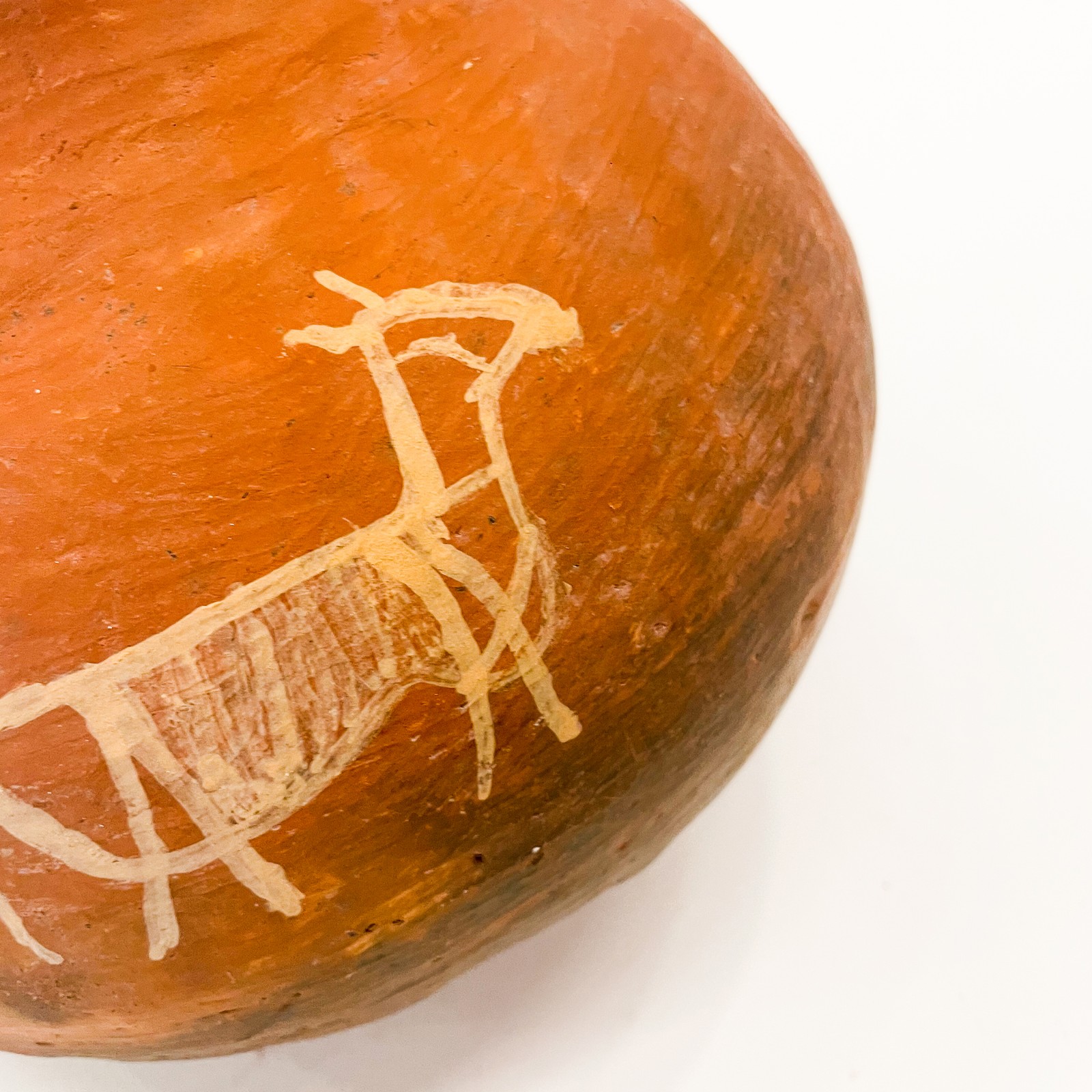 ARTE POPULAR - Moringa confeccionada em terracota com decoração de... - foto 4 de 6