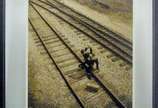 Vik Muniz (1961), Track Bowl, from Clayton Days... - Gelatin Silver<br>Ass verso<br>" Briga nos Trilhos " -  Série   " Dias em Clayton "  , 2000<br>Fotografia em emulsão de prata <br>Assinada no ve...