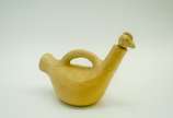 Garrafa em terracota com tampa representando ca... - Garrafa em terracota com tampa representando cabeça de galinha