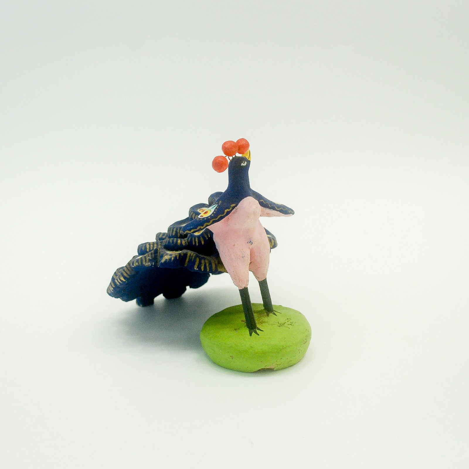 Pequena estatueta em terracota com pintura em acrílico representando... - foto 2 de 8