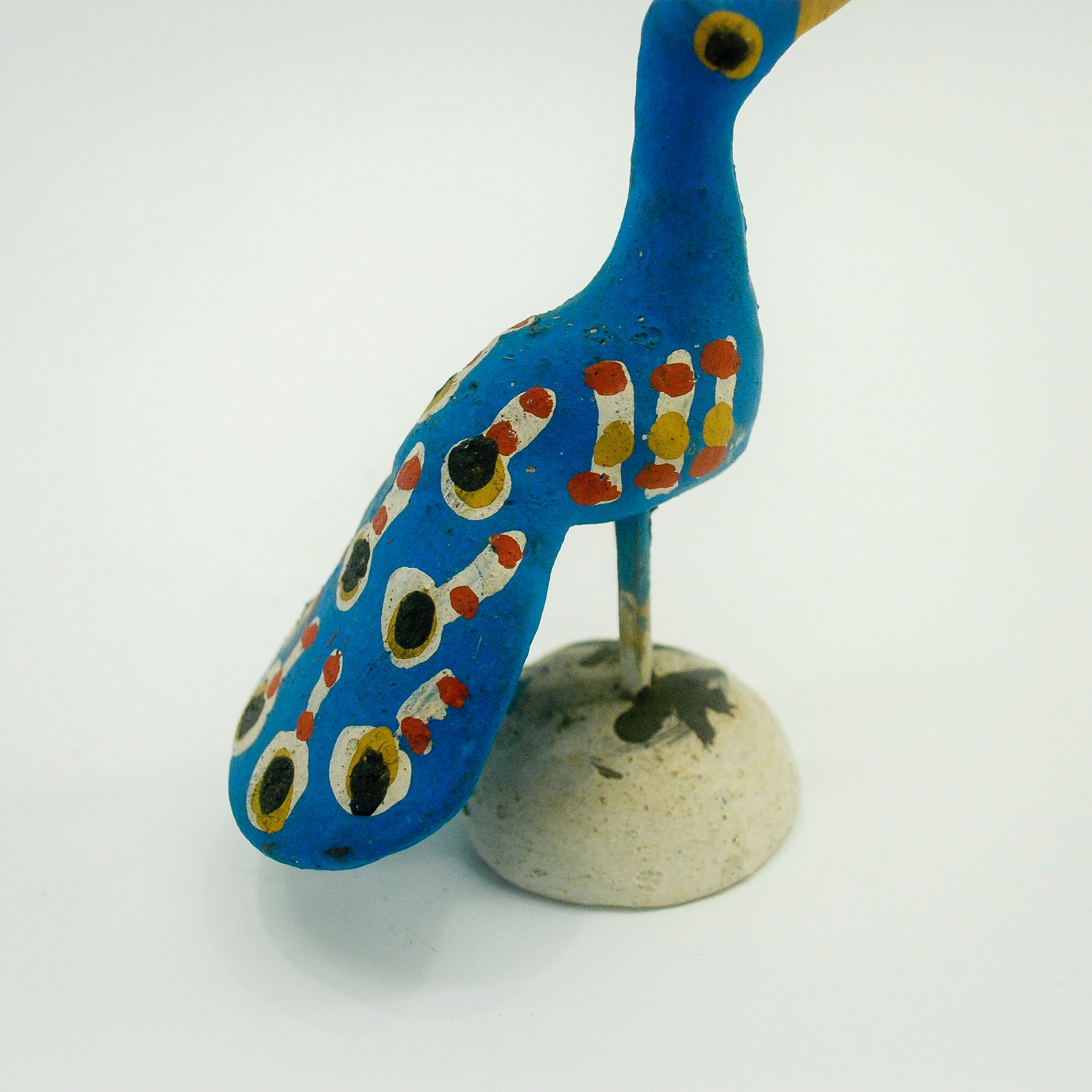 Pequeno pavão turquesa em terracota pintado com tinta acrilica - foto 4 de 6