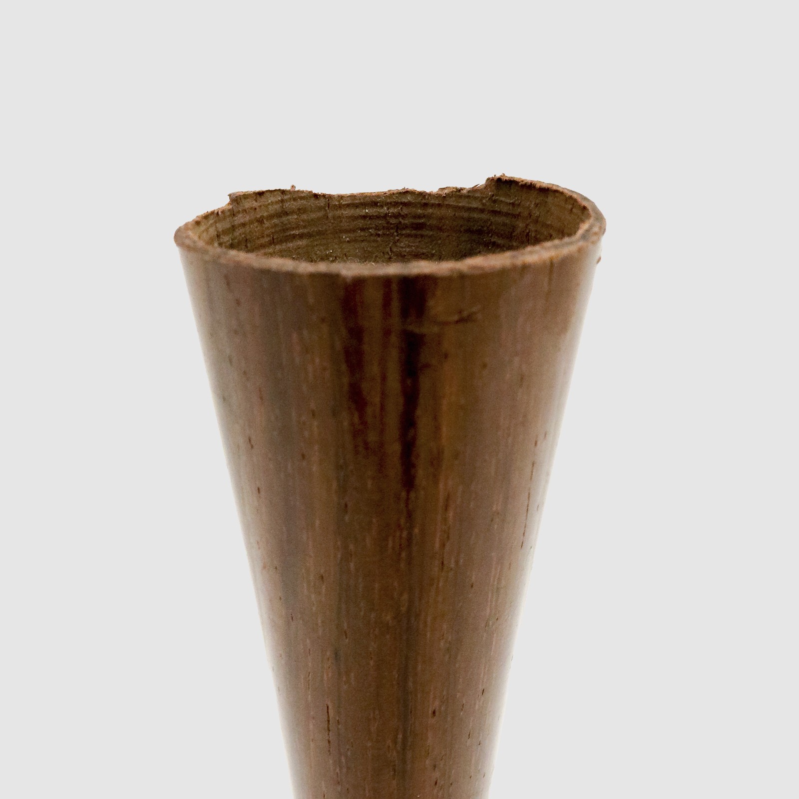 Pequeno vaso solifleur confeccionado em jacarandá com base bojudo e... - foto 3 de 4