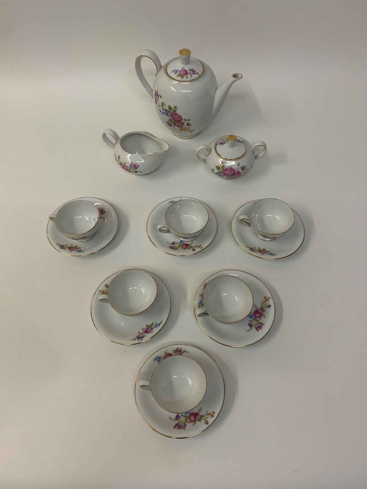 Conjunto para cafe em porcelana argentina na cor branca decorada com... - foto 4 de 10