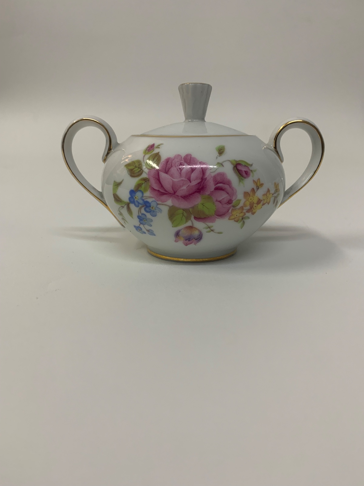 Conjunto para cafe em porcelana argentina na cor branca decorada com... - foto 5 de 10