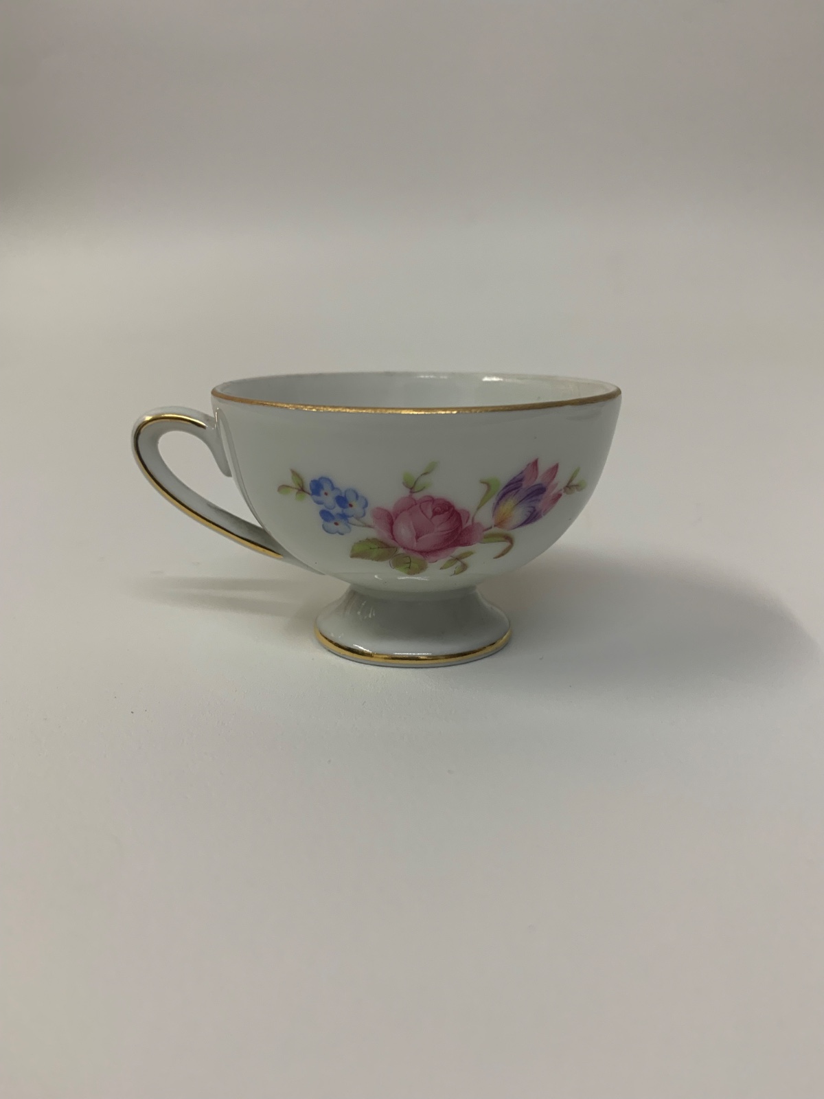 Conjunto para cafe em porcelana argentina na cor branca decorada com... - foto 6 de 10