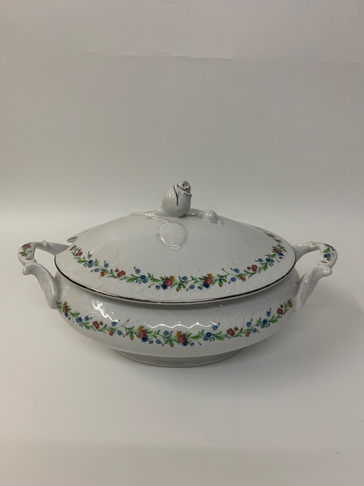 Elegante sopeira em porcelana inglesa na cor branca com decoracao de... - foto 4 de 6