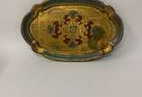 Antiga bandeja veneziana italiana em madeira no... - Antiga bandeja veneziana italiana em madeira nobre ricamentepolicromada com acantos florais nas cores vermelha e azul predominate com detalhes d...