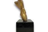 Bruno Giorgi (1905-1993), Torso - Escultura em bronze polido dourado<br>Ass. na peça<br>29 cm com base<br>20 cm sem base<br><br>"Bruno Giorgi, nascido em 1905 em Mococa, São Paulo, e f