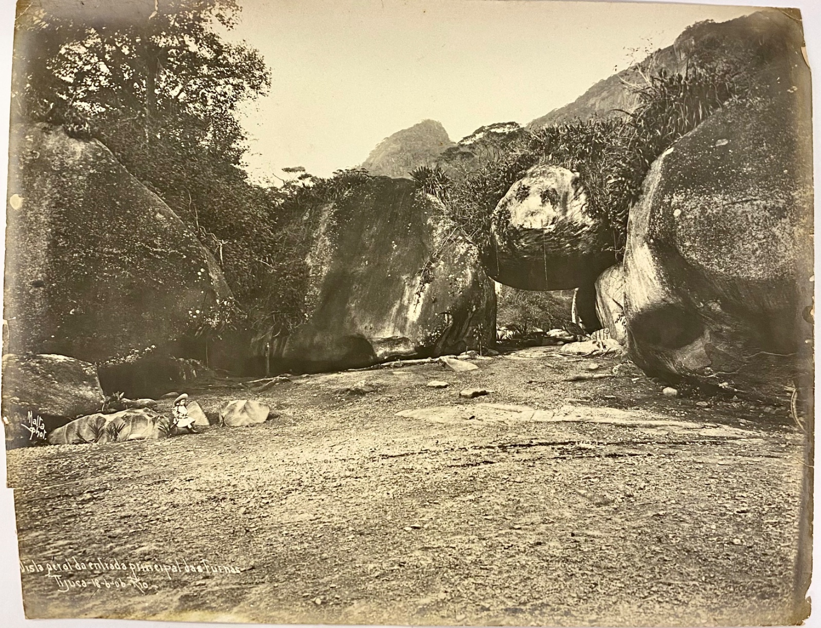 Vista geral da entrada principal das Furnas, 1906 - foto 1 de 5