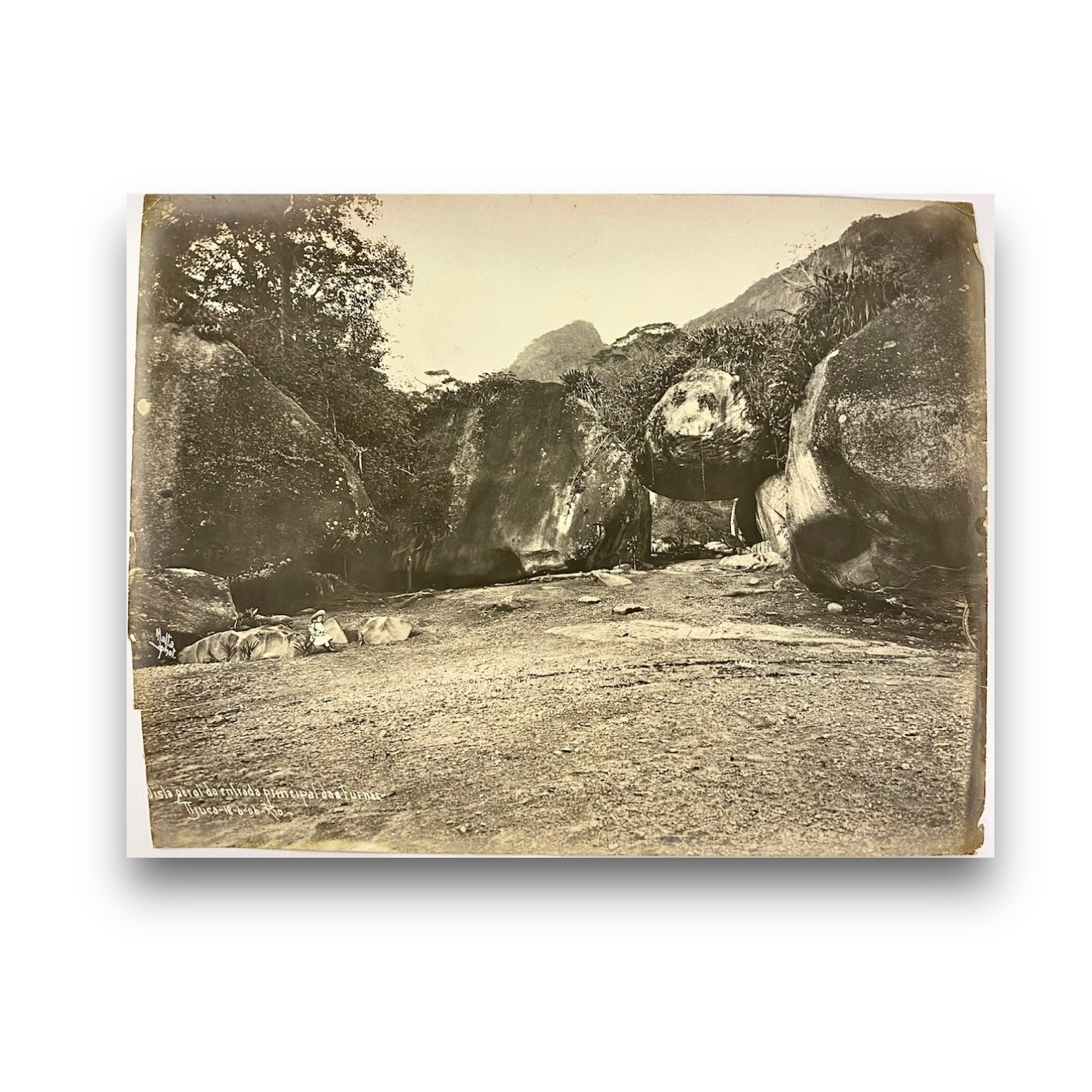 Vista geral da entrada principal das Furnas, 1906 - foto 2 de 5