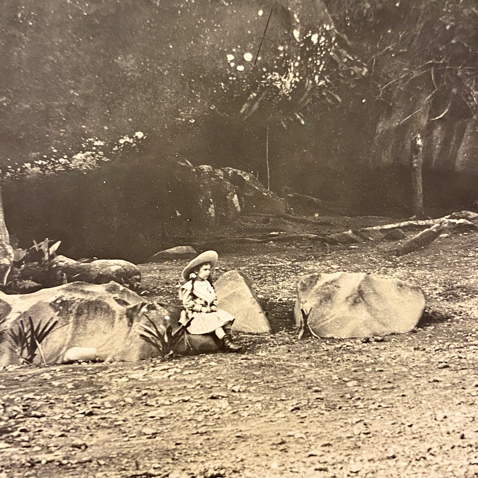Vista geral da entrada principal das Furnas, 1906 - foto 4 de 5