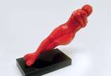 Pietrina Checcacci (1941), Eleonor - Escultura em fibra patinada na cor vermelha com base em mármore negro. <br><br>A representação do corpo feminino é um importante tema no trabalho de C