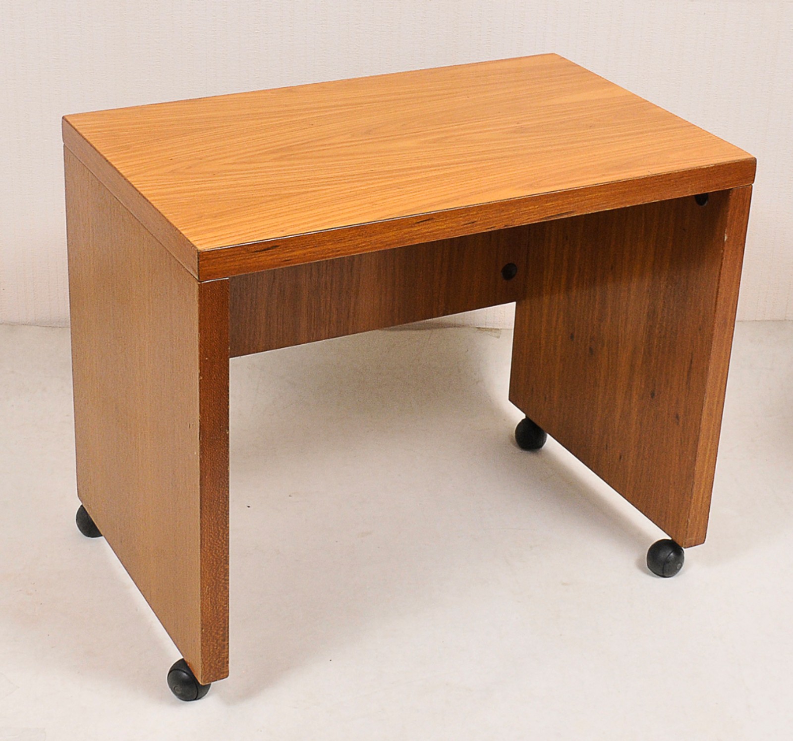Mesa para estudo ou computador em madeira nobre estilo moderno com... - foto 2 de 2