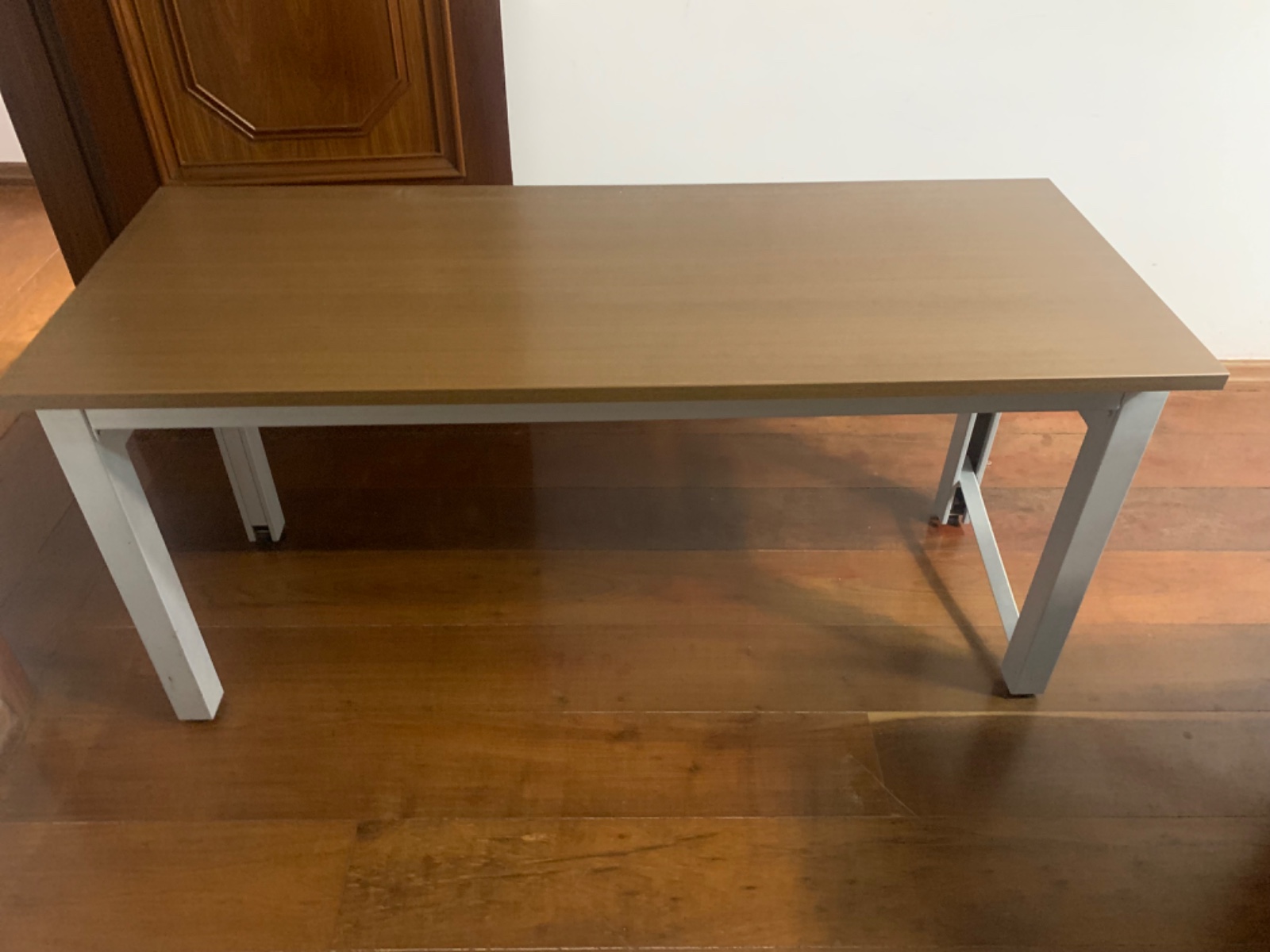 Mesa para escritório com tampo em madeira laminada ( MDF ) na cor... - foto 5 de 5