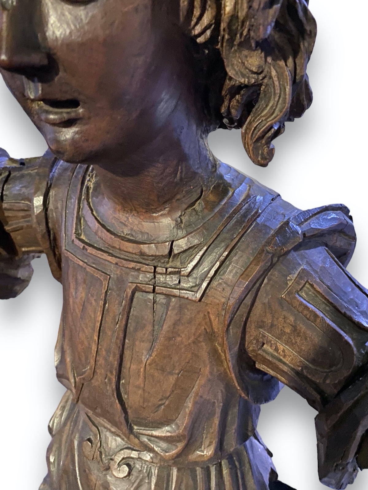 Excepcional e imponente escultura francesa em carvalho de São Miguel... - foto 6 de 6
