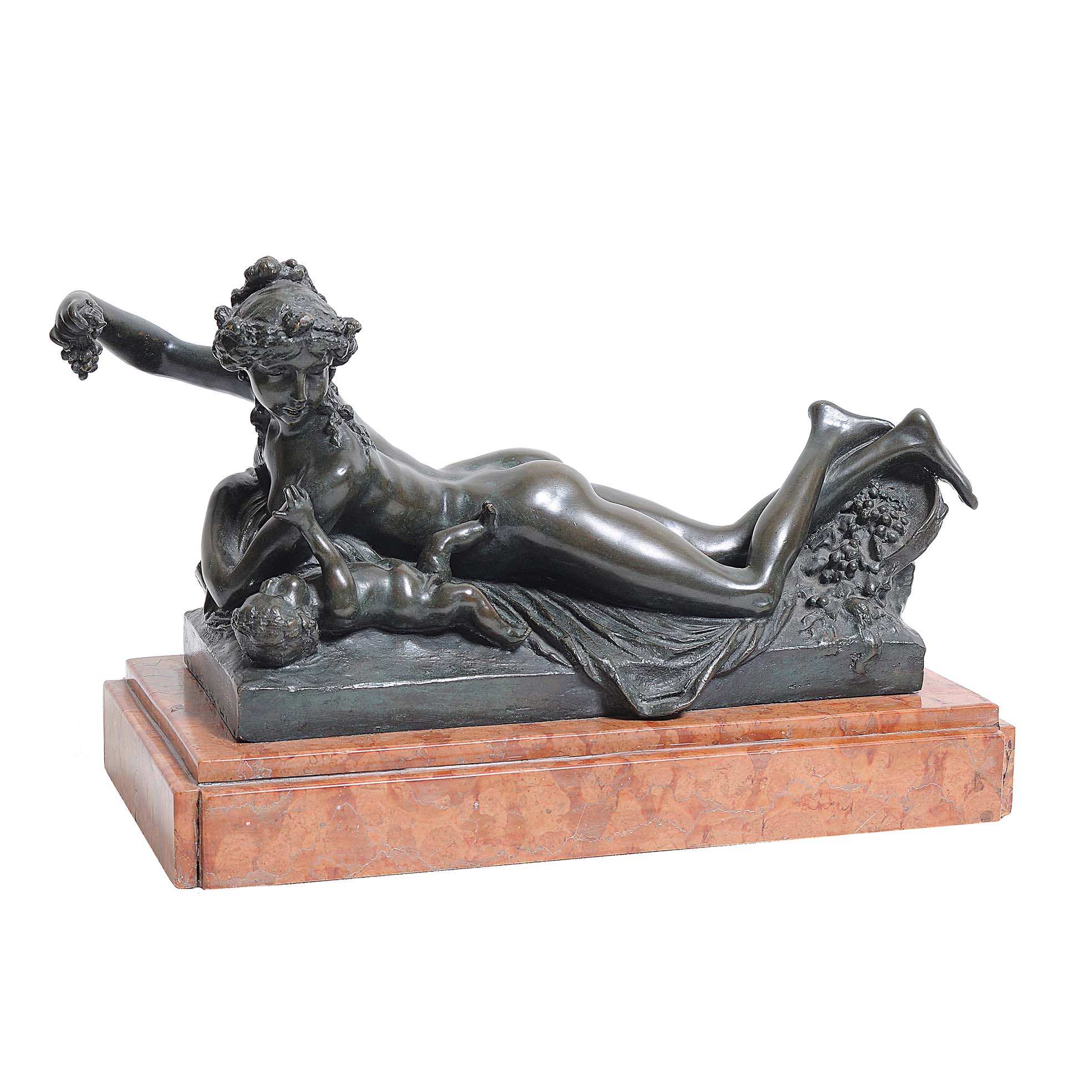 Escultura em bronze representando mulher com querubim, 1885 - foto 1 de 6