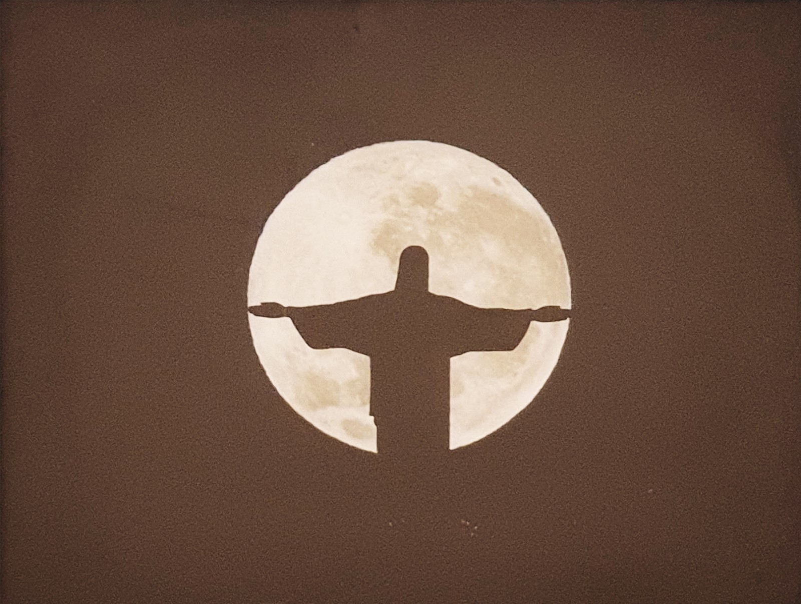 O CRISTO E A LUA - foto 1 de 3