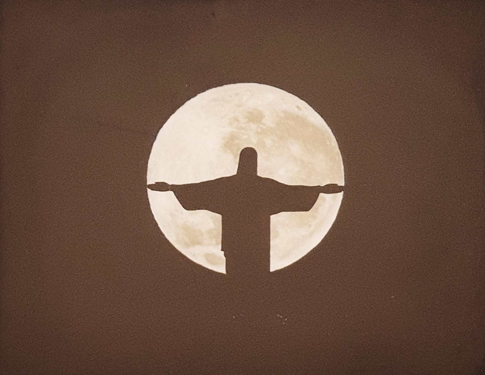 O CRISTO E A LUA - foto 2 de 3