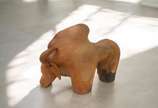 Tiago Olinda, 1943 - Boi, 2004<br>Grande escultura em terracota representando o animal.