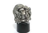 Miguel Berrocal (1933-2006), Retrato de Michelle - Escultura de metal niquelado<br>Ass. na peça<br>Quebra-cabeça vintage representando busto feminino tridimensional<br>Numerada 5366