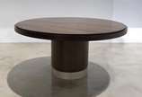 Joaquim Tenreiro (1906-1992), Mesa, Déc.60 - Mesa de jantar com base cilíndrica executada em madeira compensada com laminação em jacarandá e detalhe em aço inoxidável, tampo circular maciço. Bras