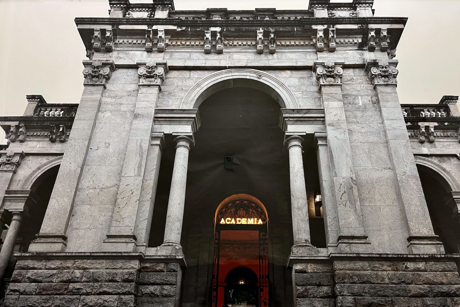 Academia, 2018 - foto 1 de 3
