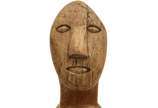 CHICO TABIBUIA ( 1936- 2007 ), Sem titulo - Escultura em madeira representando relógio, com objeto fálico característico do artista<br>80 x 20 x 9 cm<br>