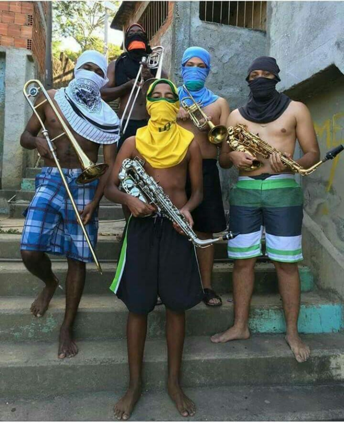 Anderson Valentim (1982), ALGUNS LUTAM COM OUTRAS ARMAS, 2016