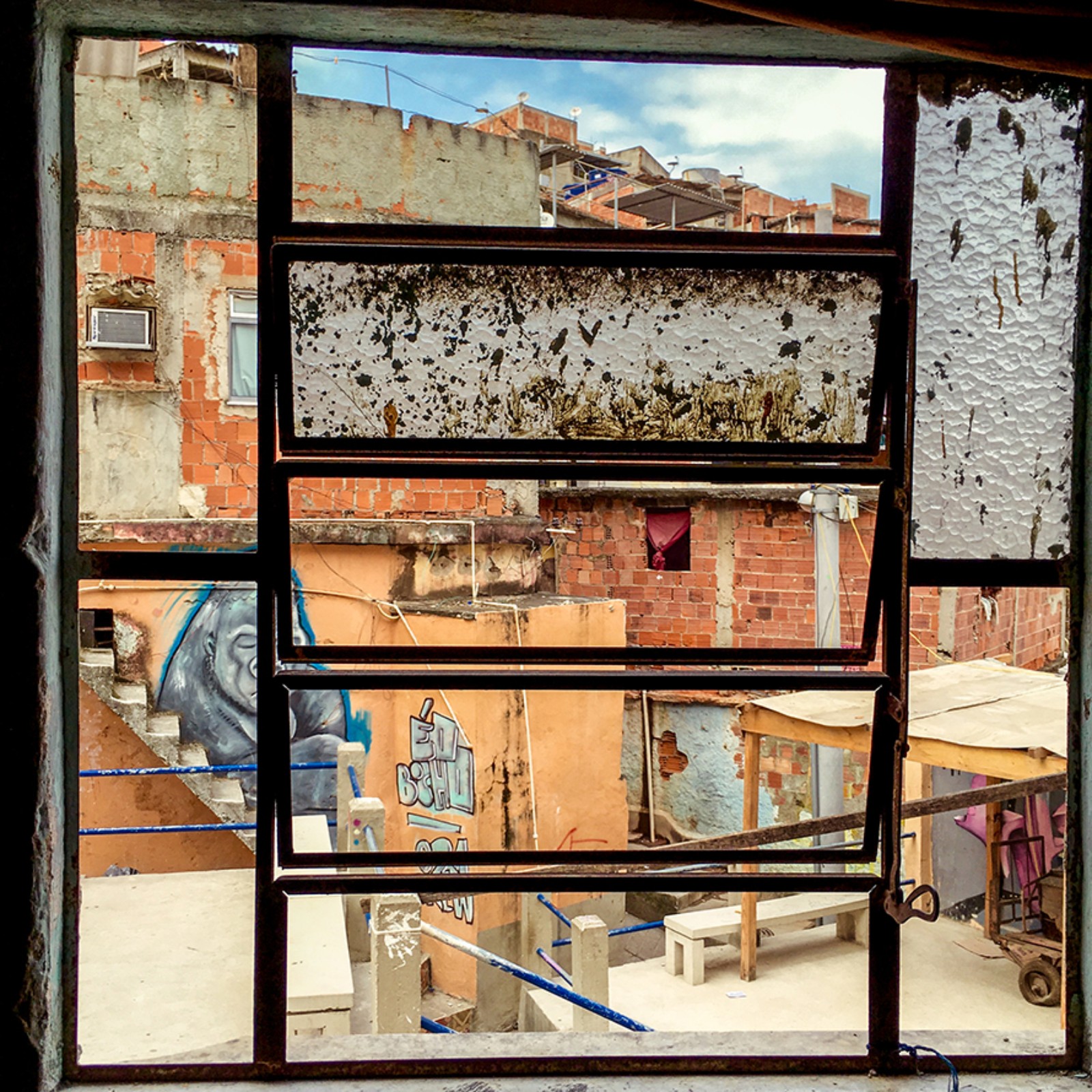 Josiane Santana (1987), FAVELA EM PEDAÇOS, 2016